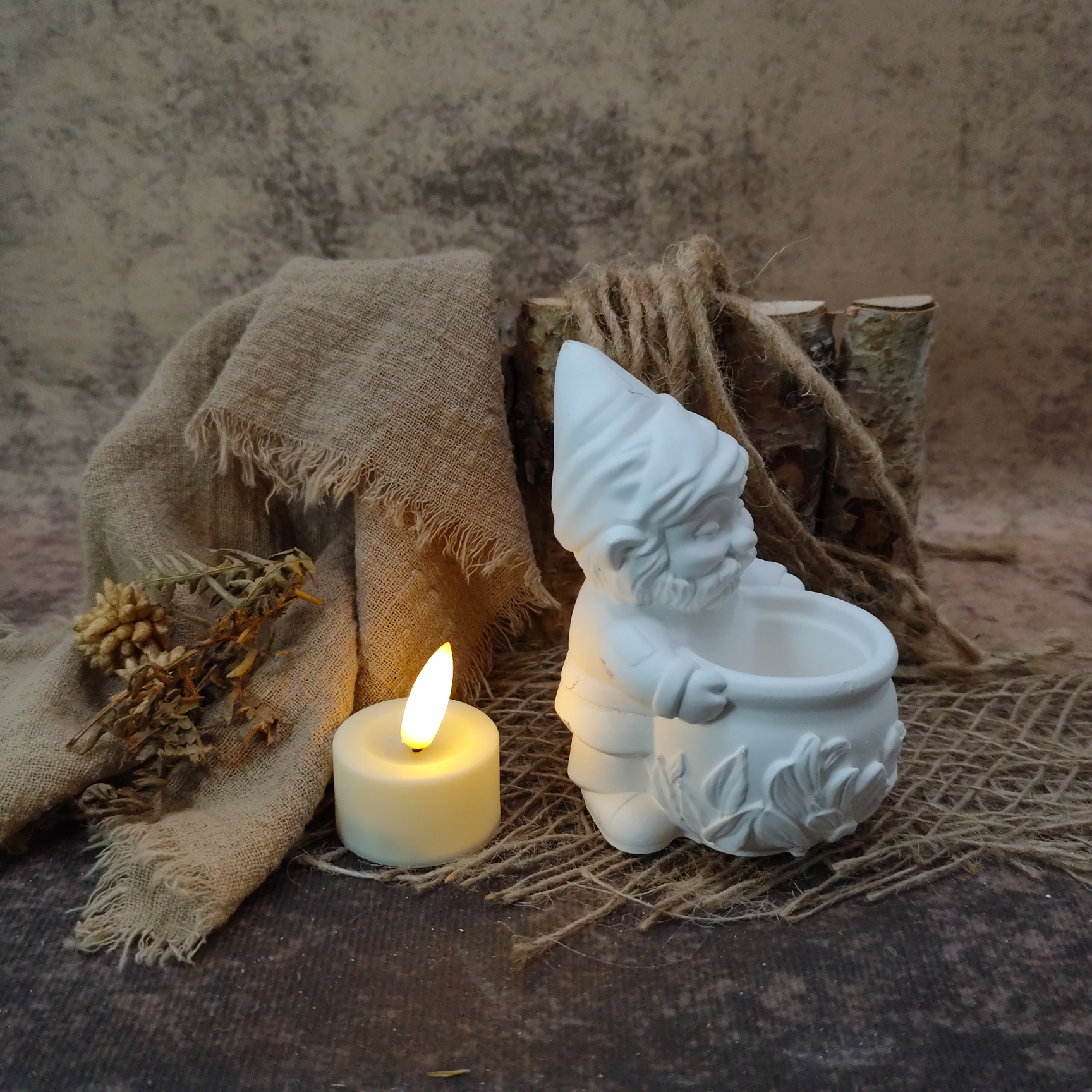 Gnome met plantenbakje