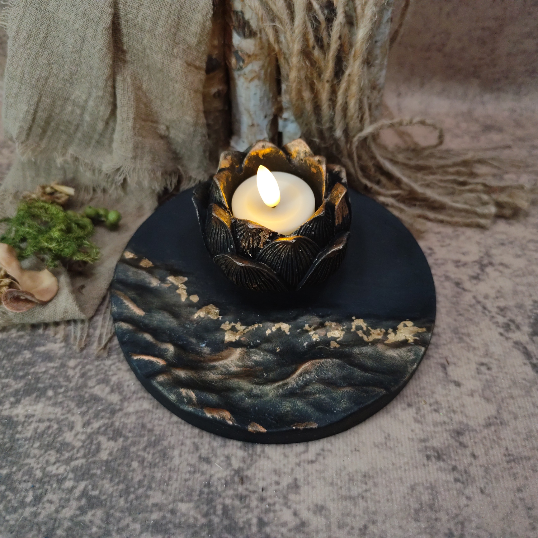 Schaal met lotus bloem